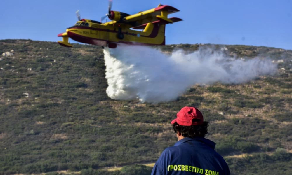 Φωτιά τώρα στην Άνδρο - Μορακαίοι και Καπαριά έτοιμα να εκκενωθούν (upd)